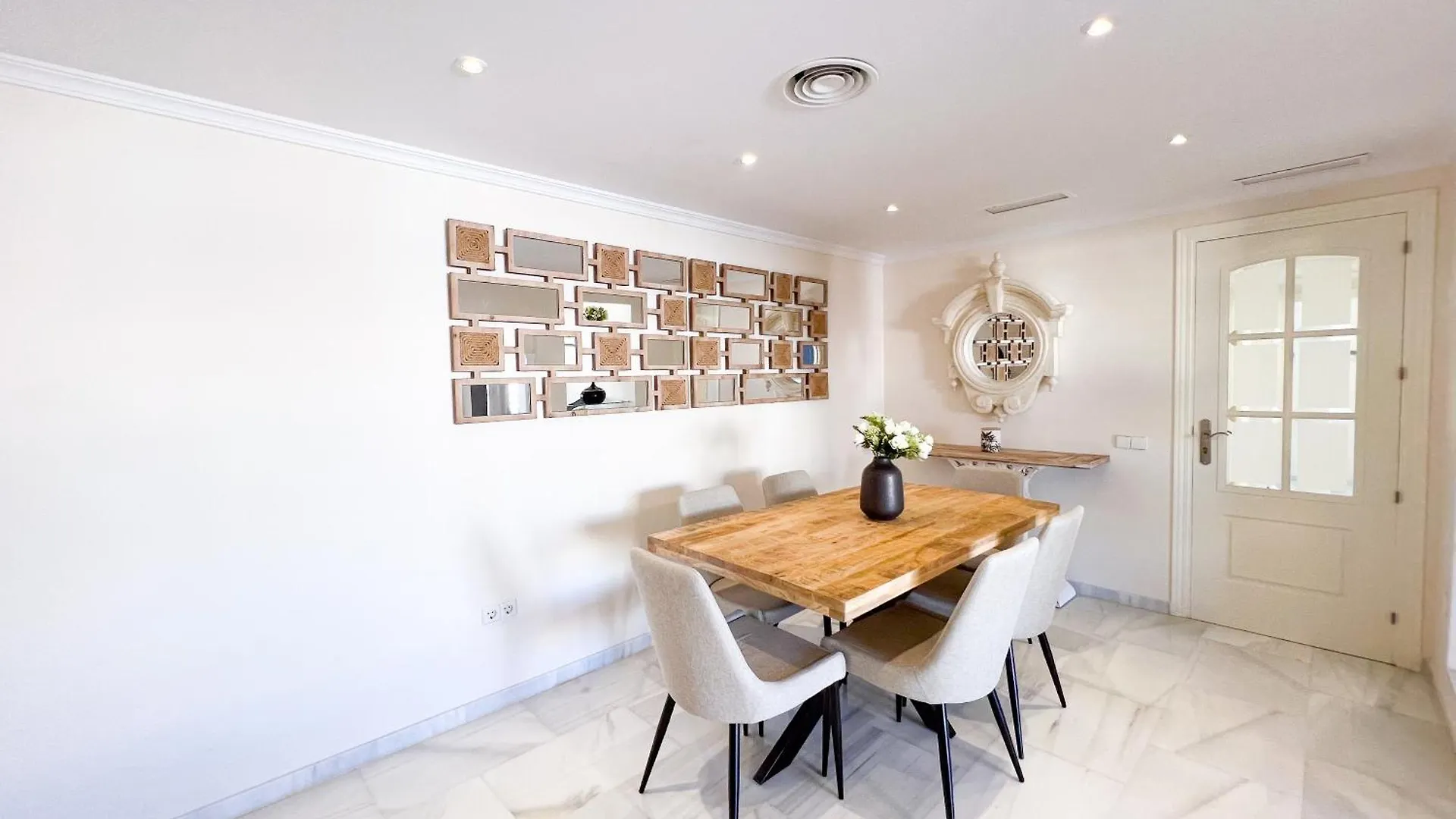 Apartment In Marbella Center With Sea Views
